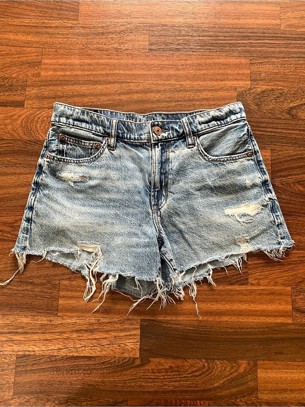 American Eagle 90s Boyfriend Jean Shorts Size 2 Cut Off Light Blue Distressed